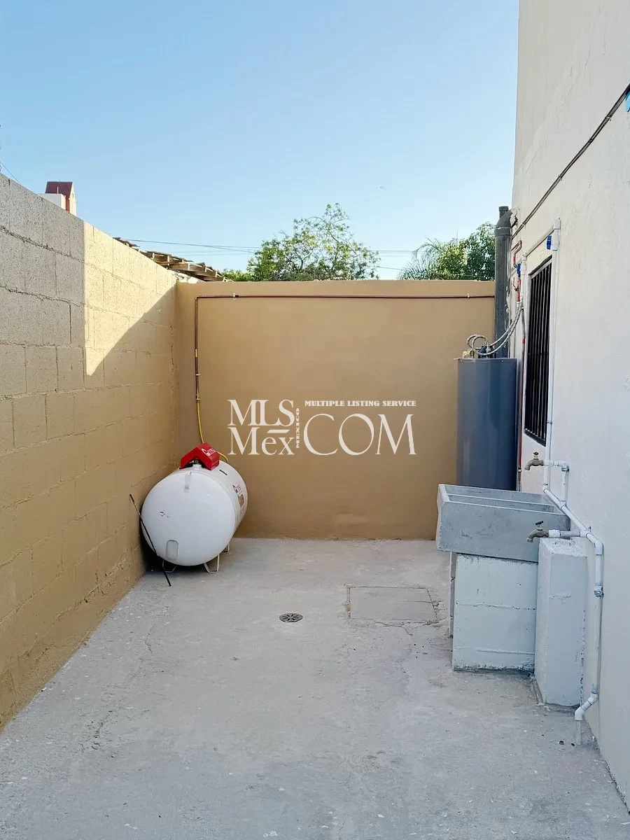 🏡 4-Bedroom Pet-Friendly House for Rent in Central Rosarito | $1,200 USD